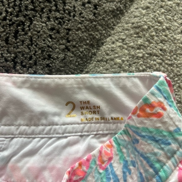 Lilly Pulitzer Getting Steamy Crab Print The Walsh Shorts - Picture 3 of 5